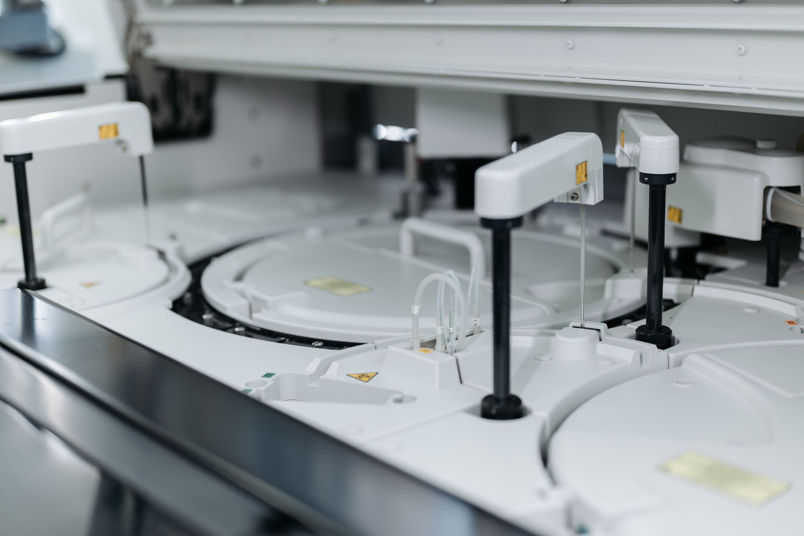 Molecular diagnostic instrument in a clinical laboratory